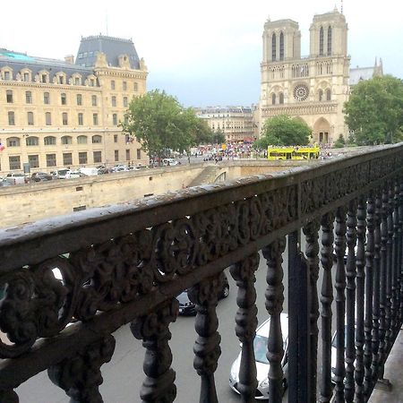 Two Bedroom Luxury Apartment - Balcony With View Of Notre Dame París Exterior foto