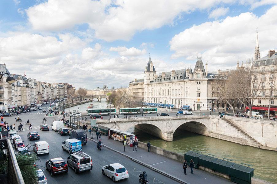 Two Bedroom Luxury Apartment - Balcony With View Of Notre Dame París Exterior foto