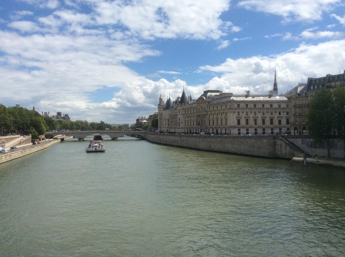 Two Bedroom Luxury Apartment - Balcony With View Of Notre Dame París Exterior foto