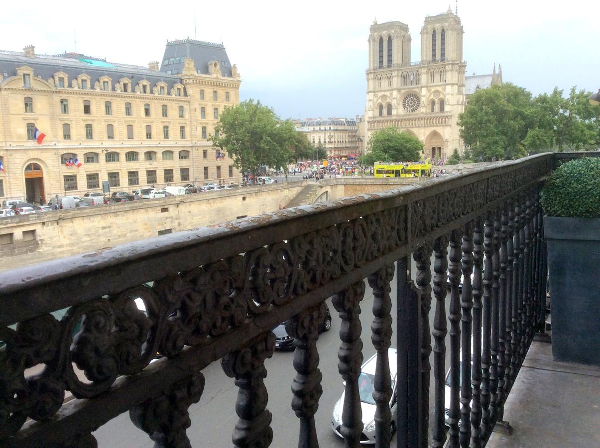 Two Bedroom Luxury Apartment - Balcony With View Of Notre Dame París Exterior foto