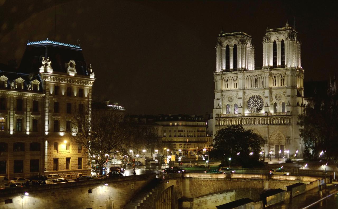 Two Bedroom Luxury Apartment - Balcony With View Of Notre Dame París Exterior foto